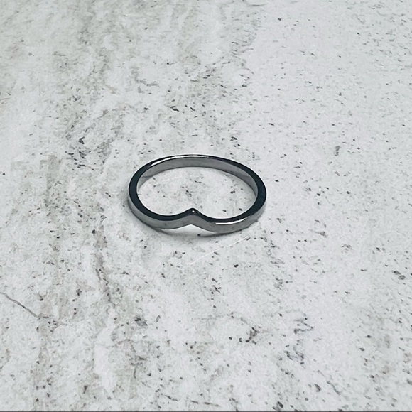 925 Sterling Silver Black V Shaped Ring Size 7 - Picture 13 of 16